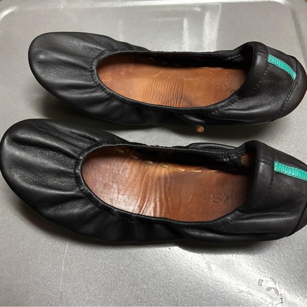 Tieks Black Leather Flats with Teal Accent Size 7